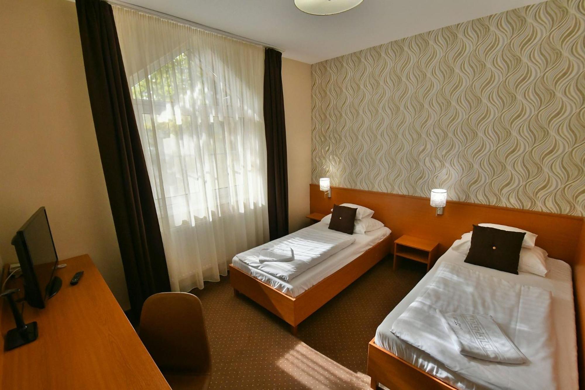 Hotel Platan Székesfehérvár المظهر الخارجي الصورة