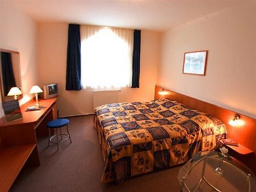 Hotel Platan Székesfehérvár المظهر الخارجي الصورة